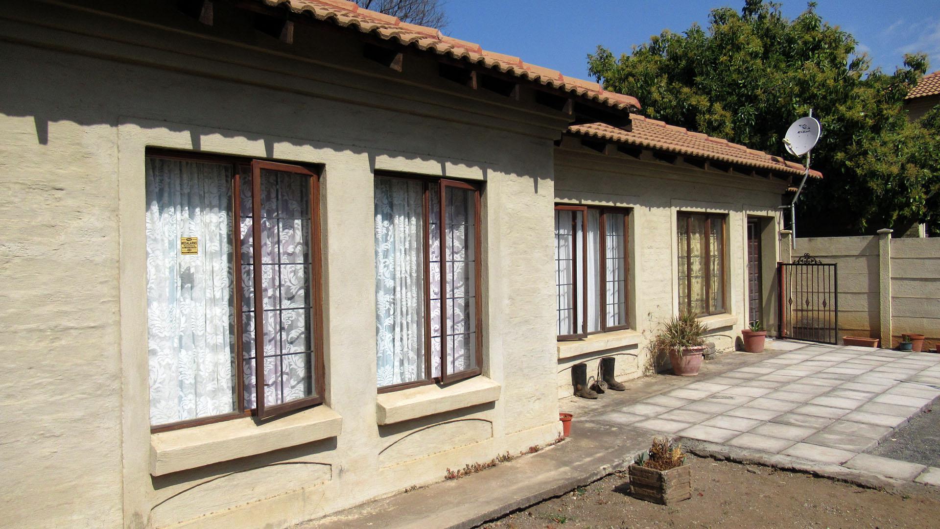 Front View of property in Rustenburg