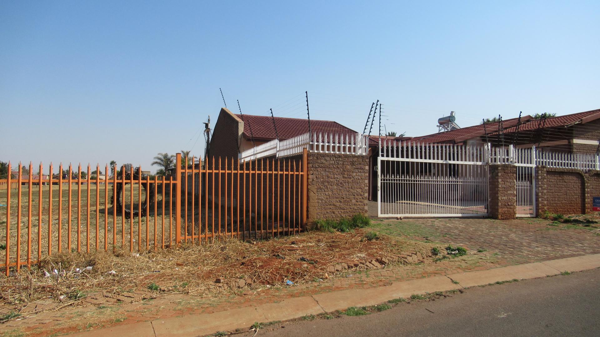 Front View of property in Lenasia South