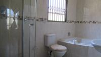 Main Bathroom - 7 square meters of property in Cosmo City