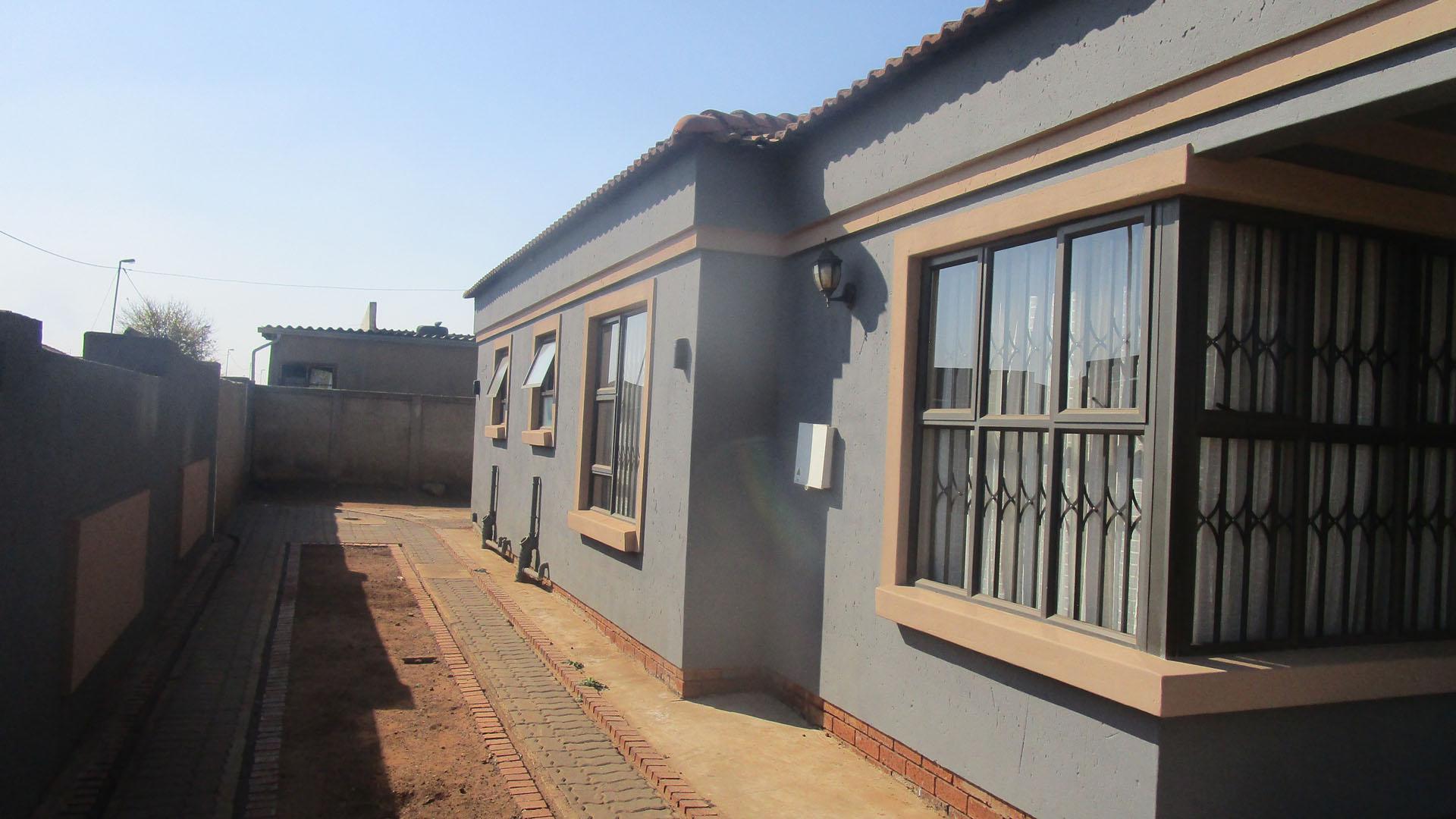 3-bedroom-house-for-sale-for-sale-in-vosloorus-private-sal