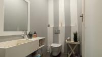 Bathroom 2 - 9 square meters of property in Raedene