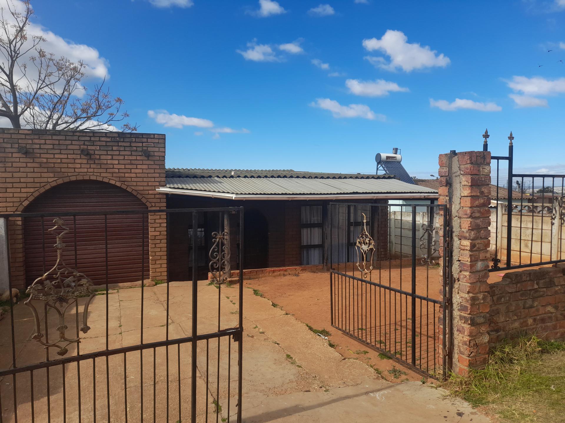 Front View of property in Rosedale