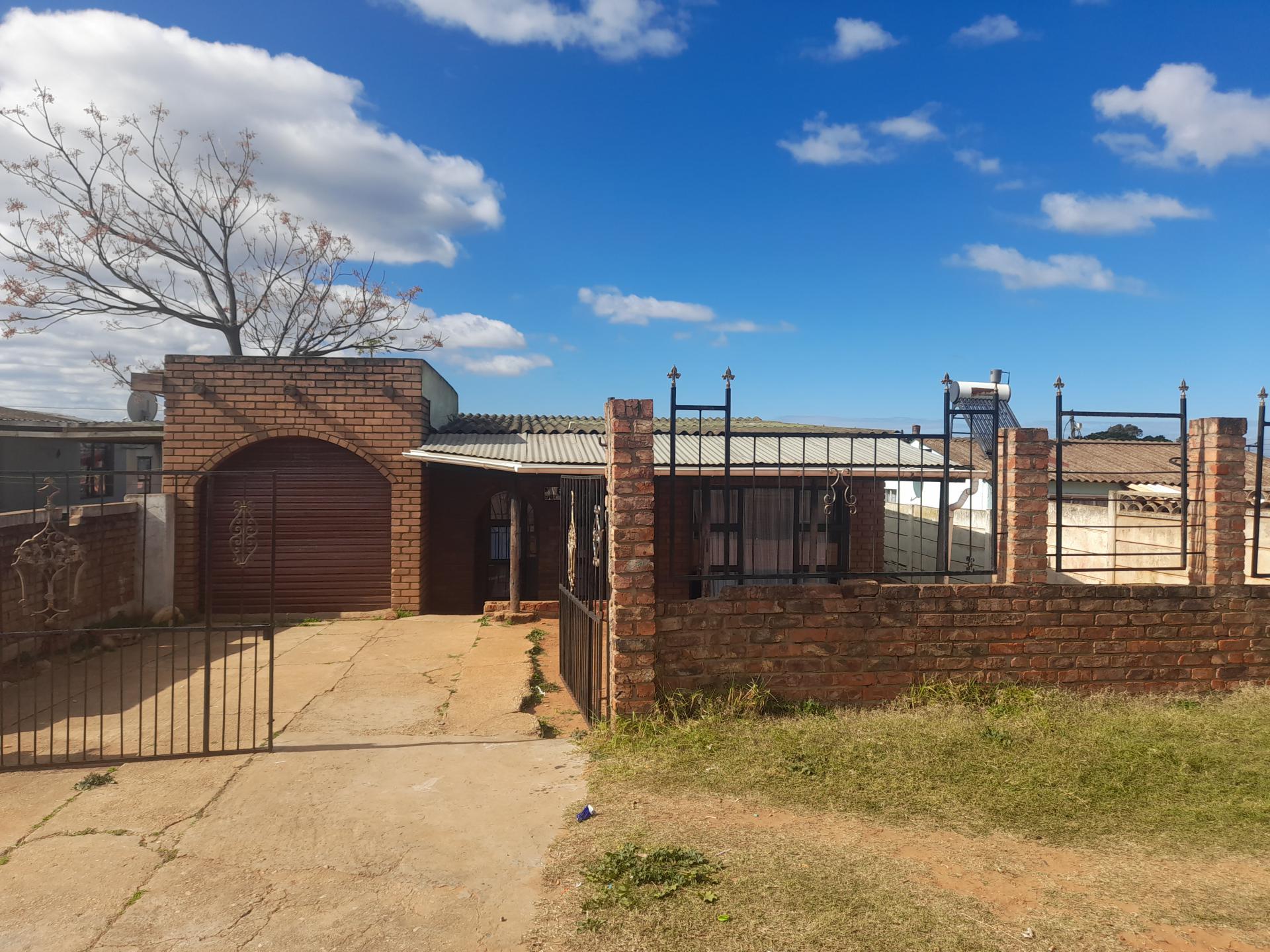 Front View of property in Rosedale