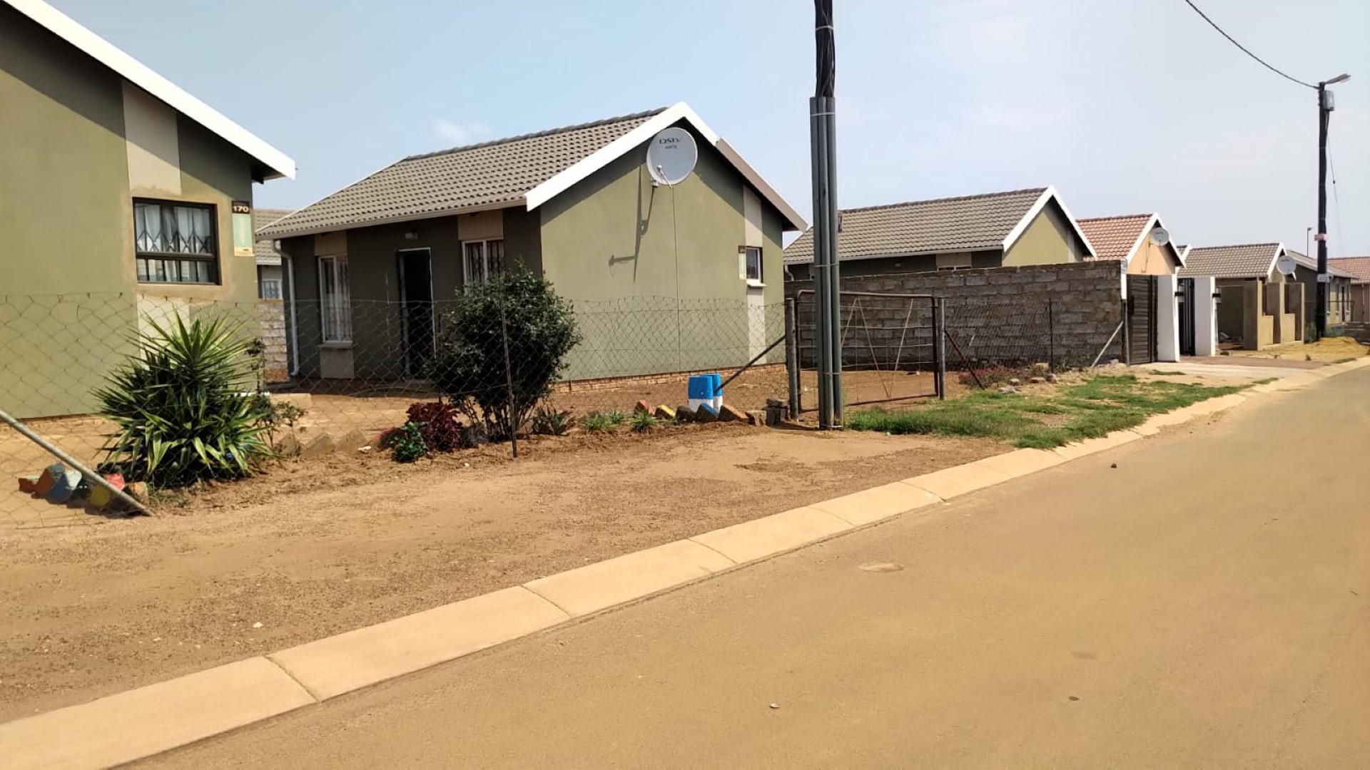 Front View of property in Savanna City