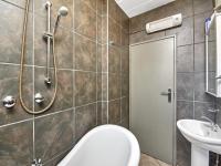 Main Bathroom - 3 square meters of property in Wilgeheuwel 