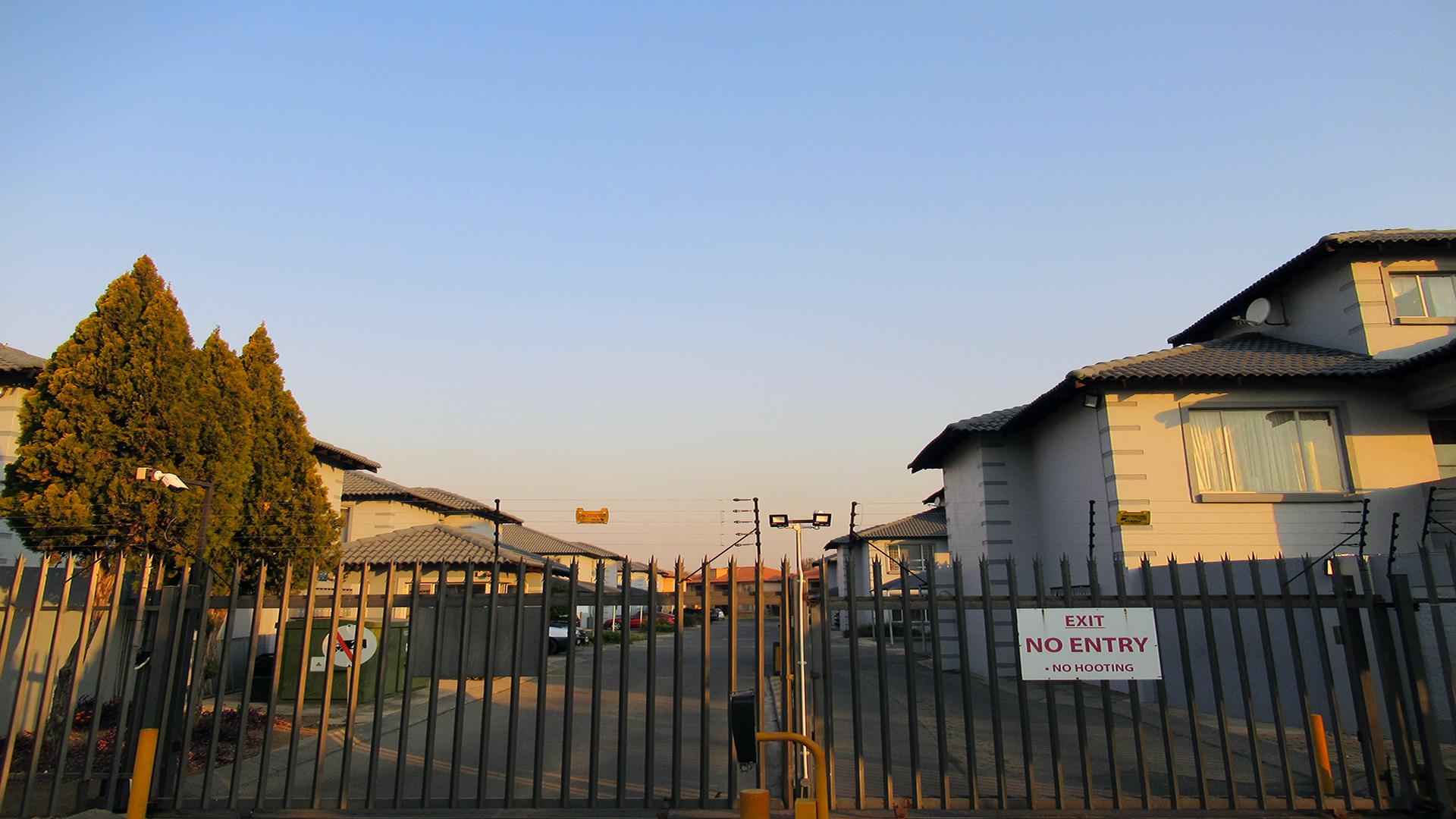 Front View of property in Crystal Park