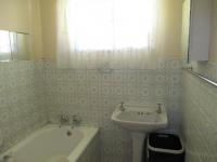 Bathroom 1 - 5 square meters of property in Dunnottar