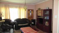 Lounges - 25 square meters of property in Dunnottar