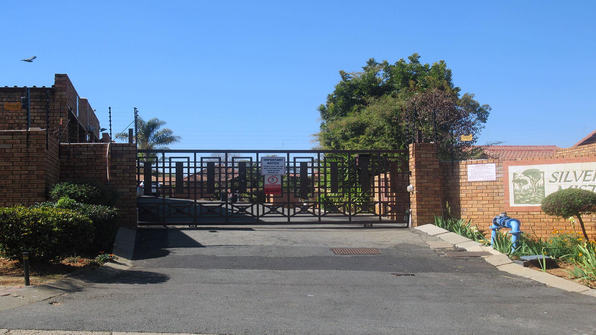 Front View of property in Weltevreden Park