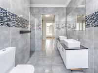 Main Bathroom - 10 square meters of property in Bartlett AH