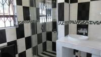 Bathroom 1 - 11 square meters of property in Vanderbijlpark