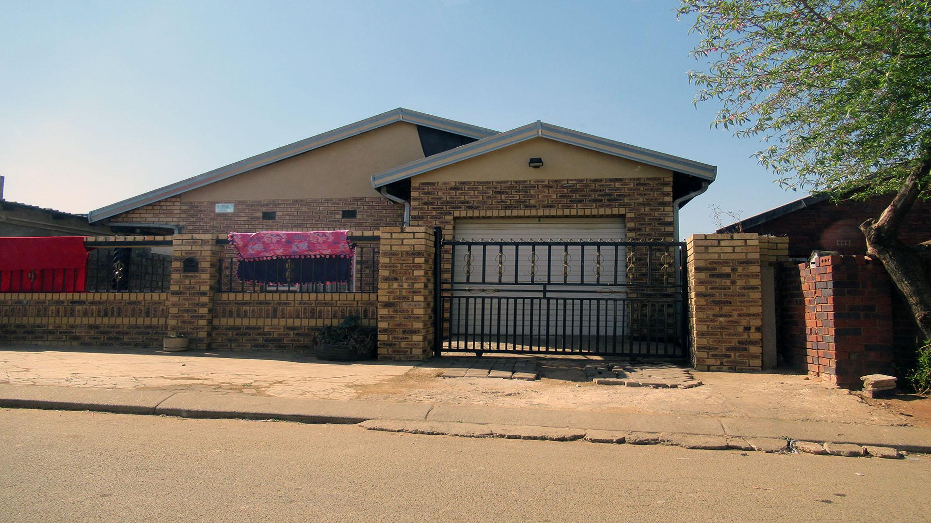 Nedbank Repossessed 3 Bedroom House for Sale in Vosloorus