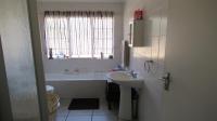 Bathroom 1 - 5 square meters of property in Willowbrook