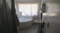 Main Bathroom - 5 square meters of property in Willowbrook