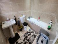 Main Bathroom - 5 square meters of property in Helikon Park