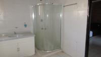 Main Bathroom - 13 square meters of property in Ennerdale