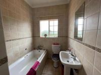 Bathroom 1 - 5 square meters of property in Castleview