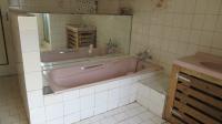 Bathroom 1 - 17 square meters of property in Rensburg