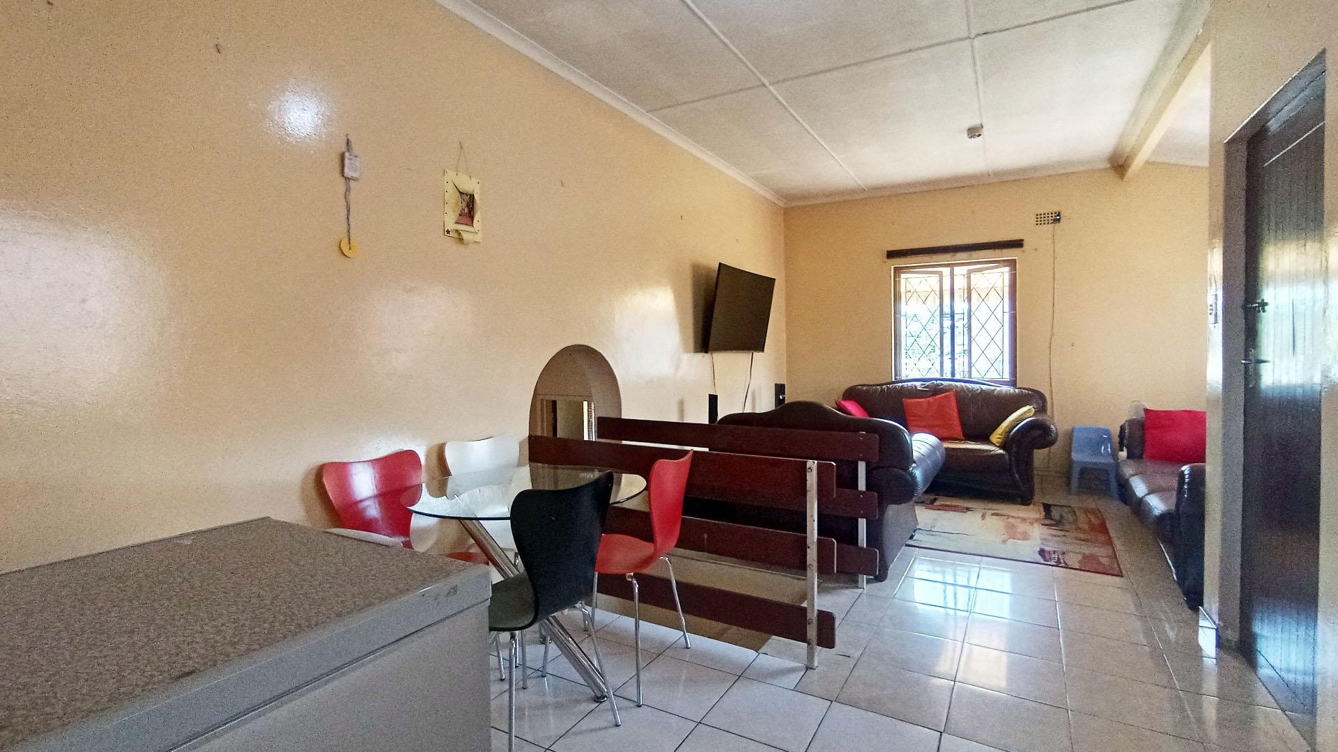 Dining Room - 8 square meters of property in Umlazi