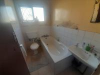 Bathroom 1 of property in Umlazi