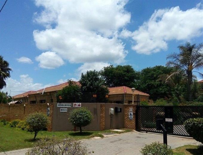 Standard Bank SIE Sale In Execution 4 Bedroom Sectional Title for Sale in Ruimsig - MR416110