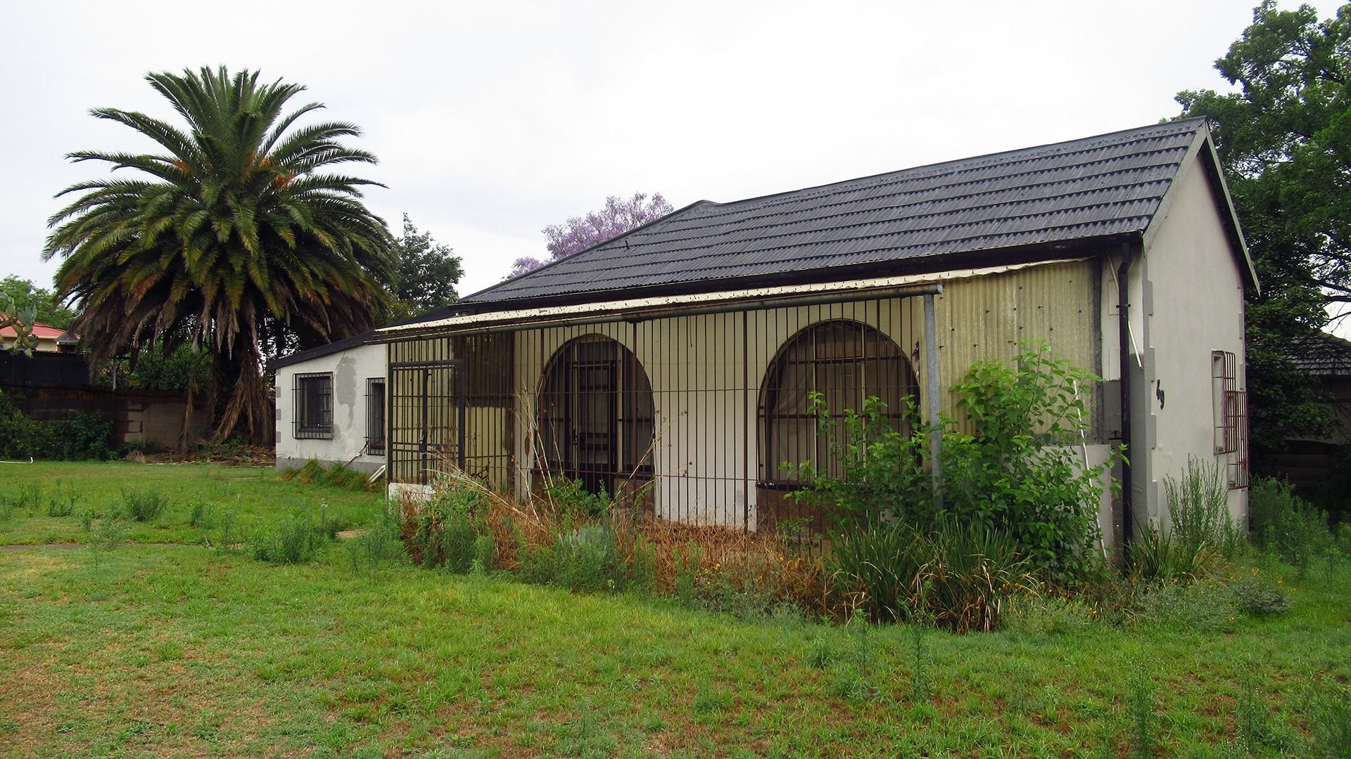 Front View of property in Alberton