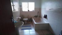 Bathroom 1 - 10 square meters of property in Reyno Ridge