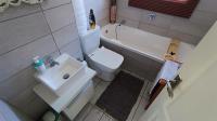 Bathroom 1 - 4 square meters of property in Table View