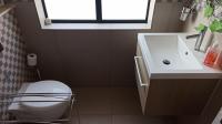 Bathroom 1 - 5 square meters of property in Buh Rein