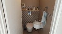 Guest Toilet - 2 square meters of property in Buh Rein