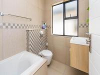 Bathroom 1 - 5 square meters of property in Buh Rein