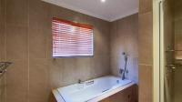 Bathroom 3+ - 132 square meters of property in Walkerville