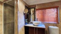 Bathroom 3+ - 132 square meters of property in Walkerville