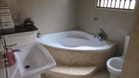 Main Bathroom - 6 square meters of property in Vosloorus