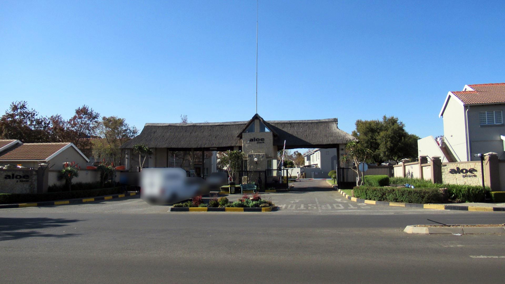 Front View of property in Greenstone Hill