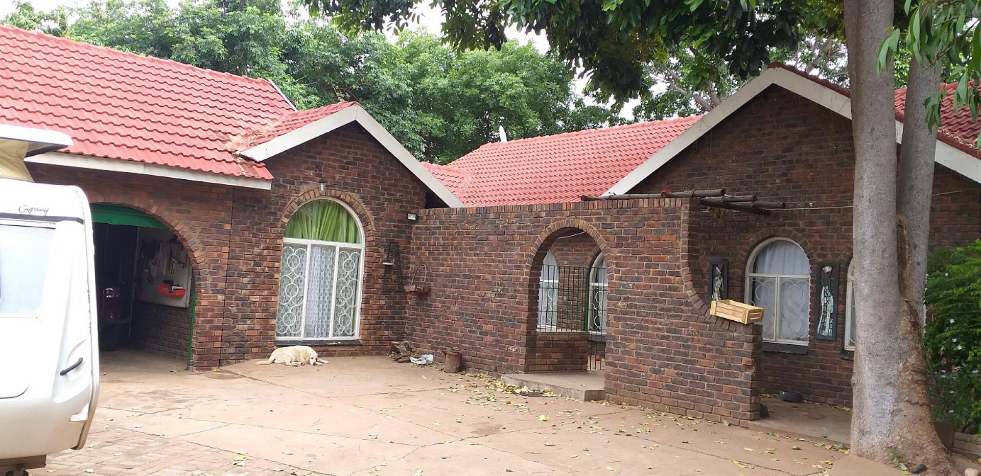 Front View of property in Lephalale (Ellisras)