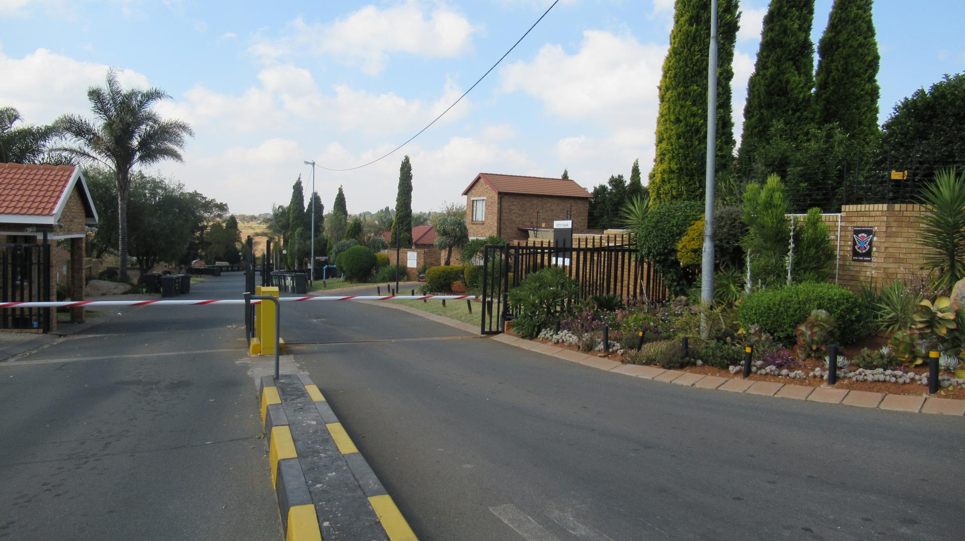 Front View of property in Honeydew Ridge