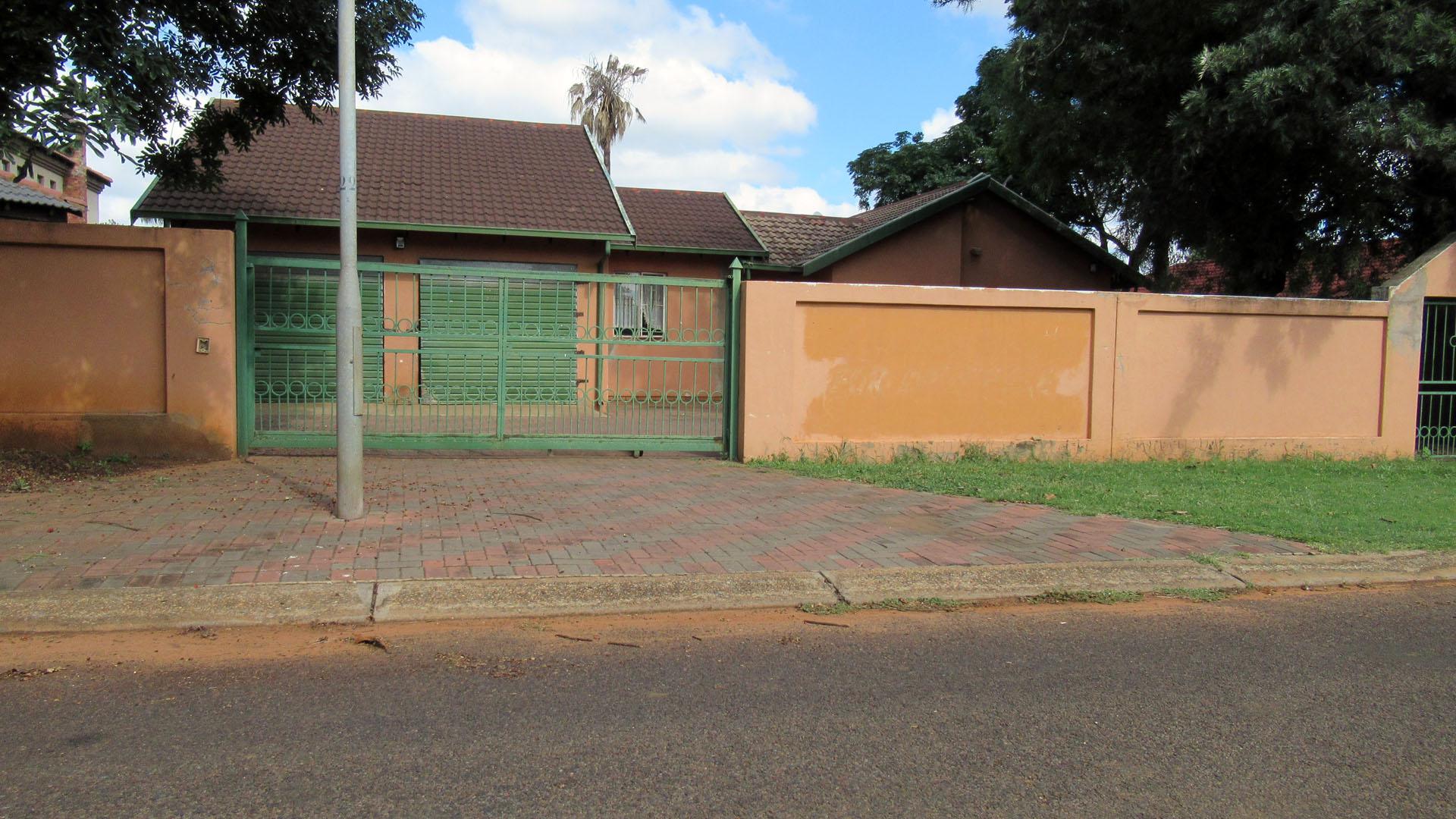 Front View of property in The Orchards