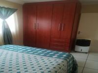 Bed Room 1 of property in Karino