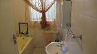 Bathroom 1 - 5 square meters of property in Duncanville