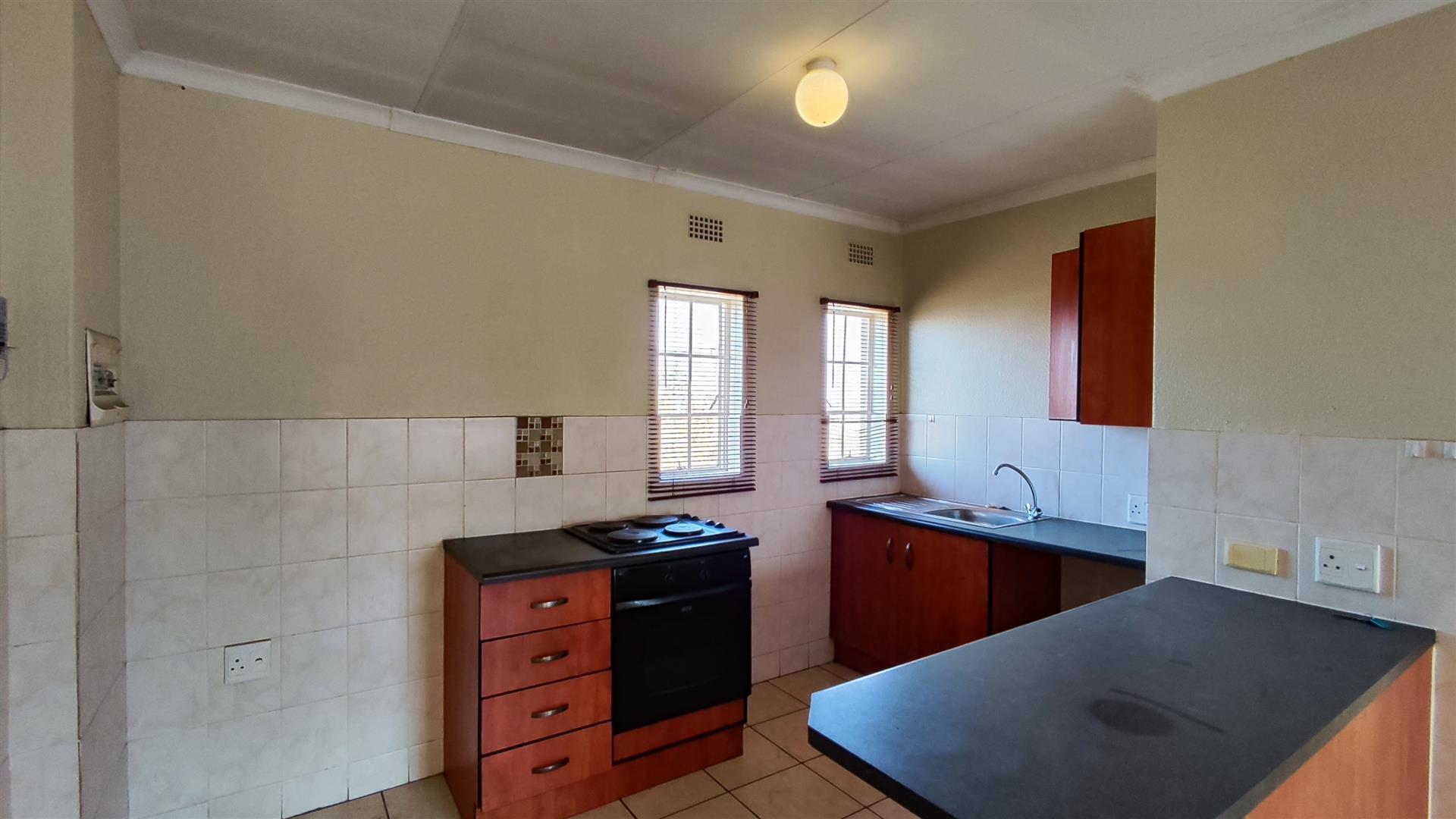 Kitchen - 11 square meters of property in Castleview