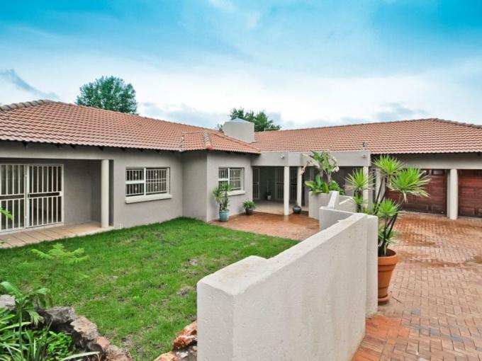 3 Bedroom House for Sale For Sale in Observatory JHB MR4