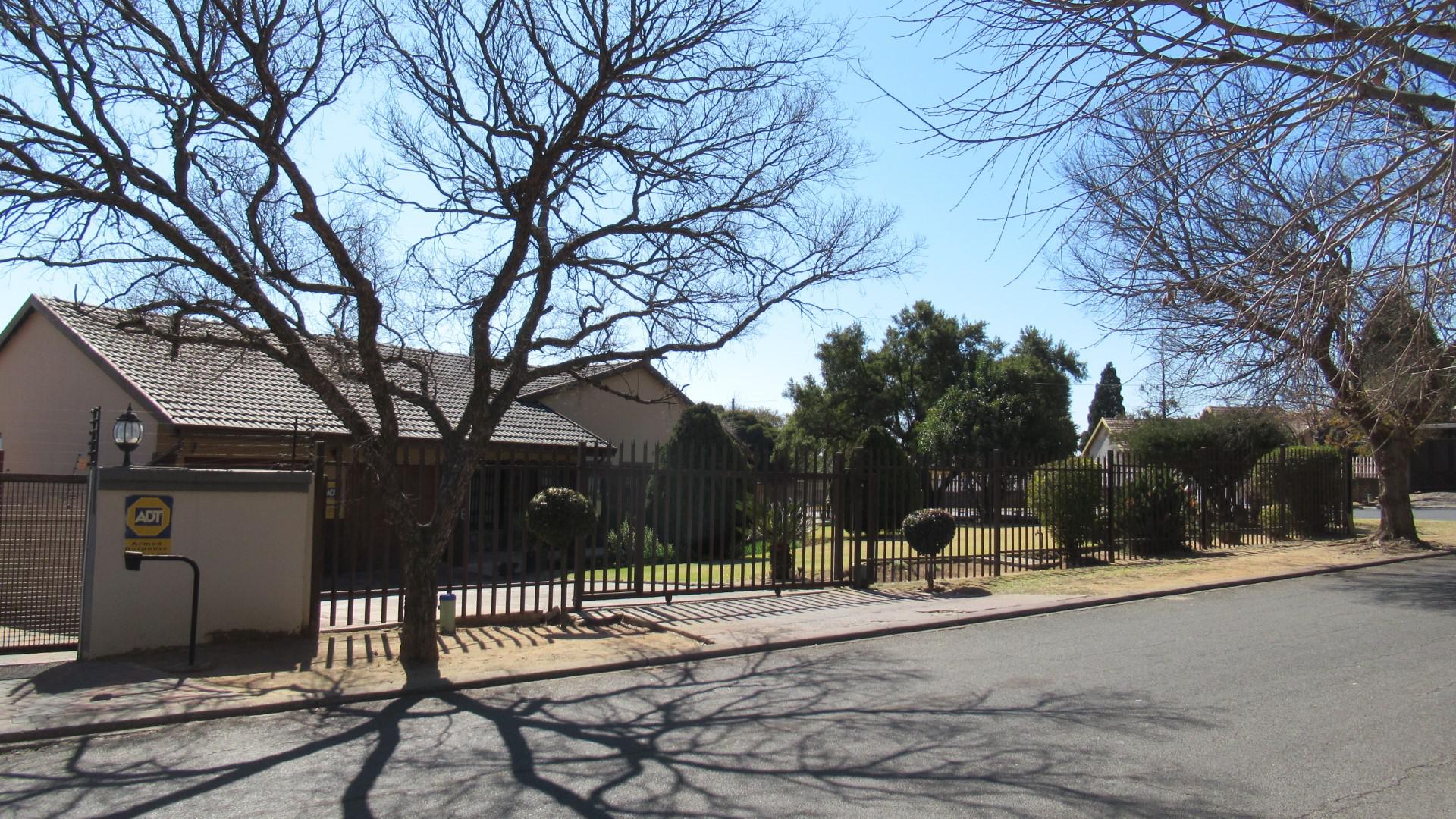 Front View of property in Norkem park