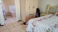 Main Bedroom - 17 square meters of property in Tlhabane West