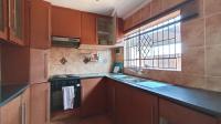 Kitchen - 9 square meters of property in The Orchards