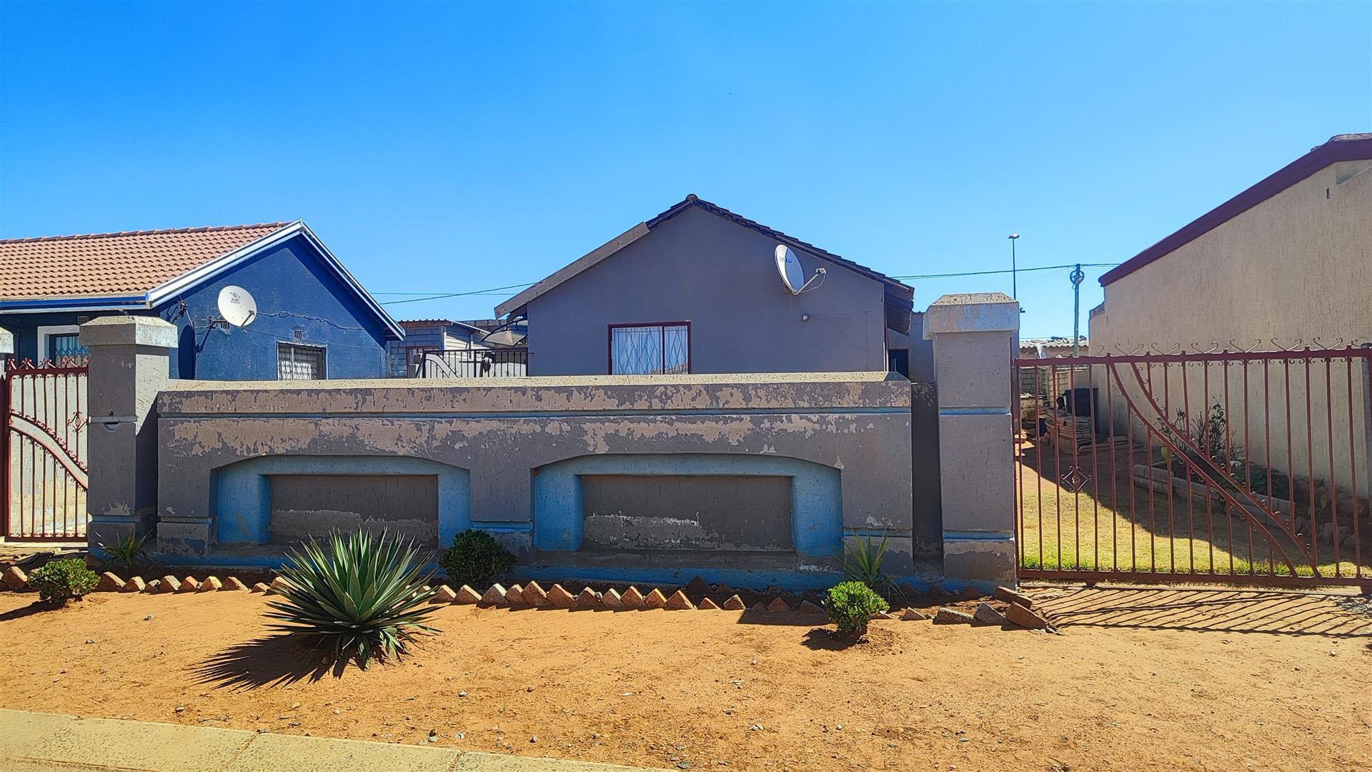 Front View of property in Bluegum View