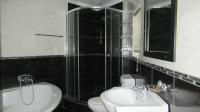 Main Bathroom - 5 square meters of property in Rustenburg