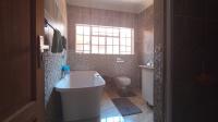 Bathroom 1 - 10 square meters of property in Ninapark