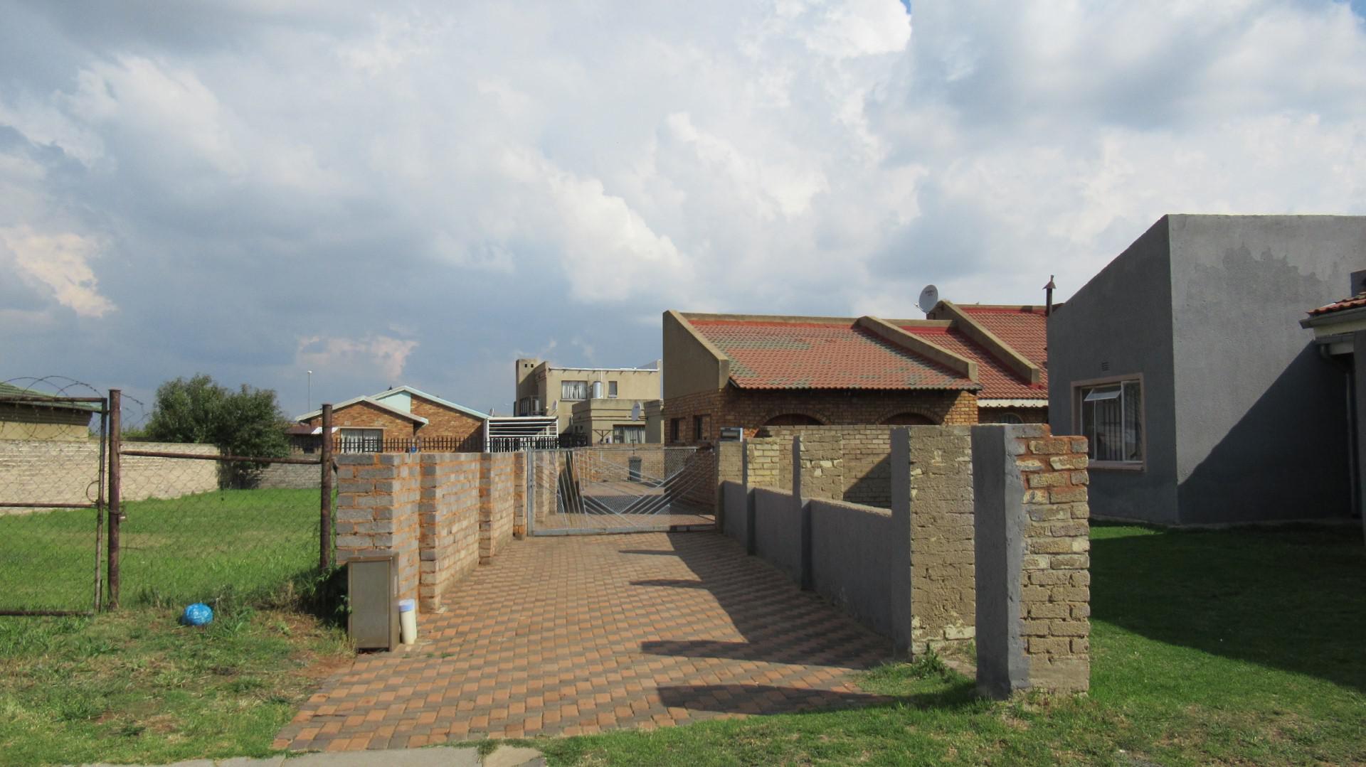 Front View of property in Actonville