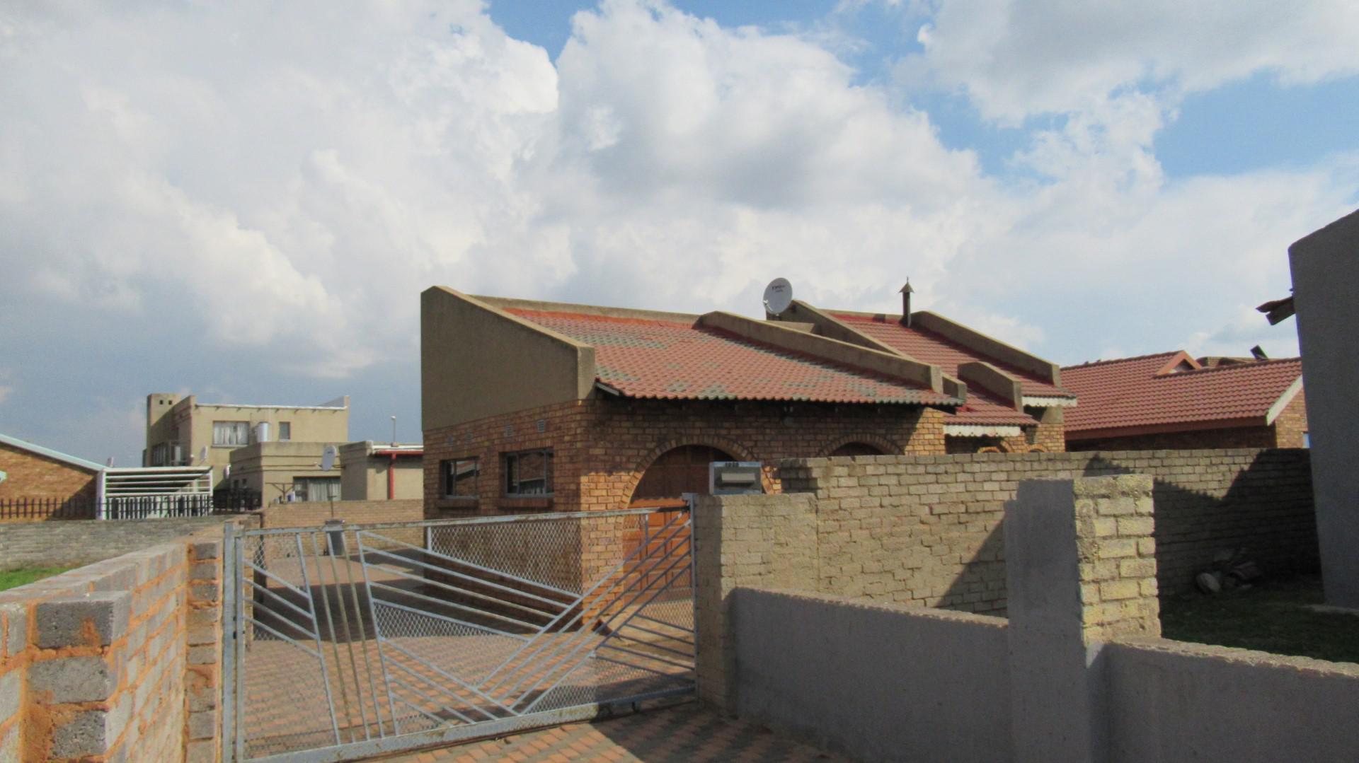 Front View of property in Actonville